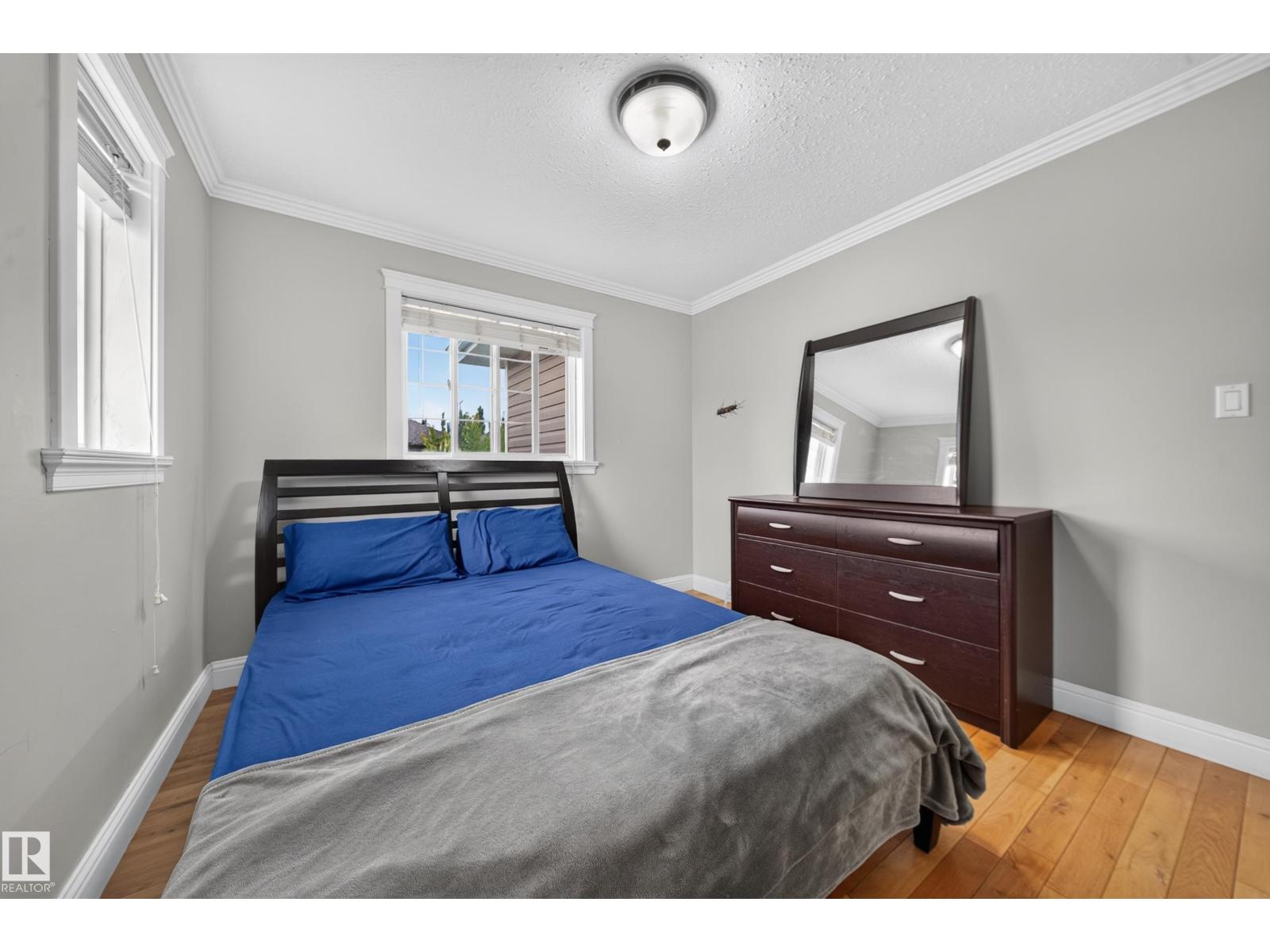 6904 18 Av Sw Property Photo 54