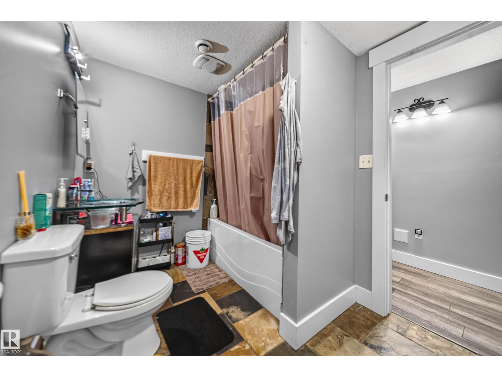 6904 18 Av Sw Property Photo 57