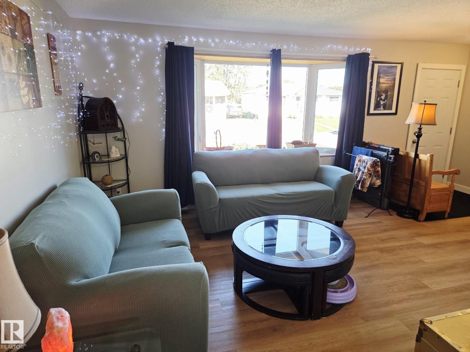 5807 51 Av Property Photo 3
