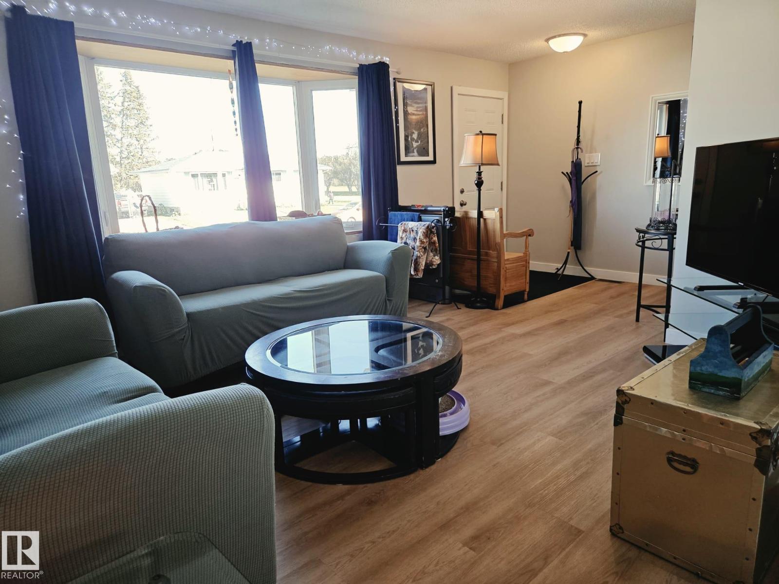 5807 51 Av Property Photo 5