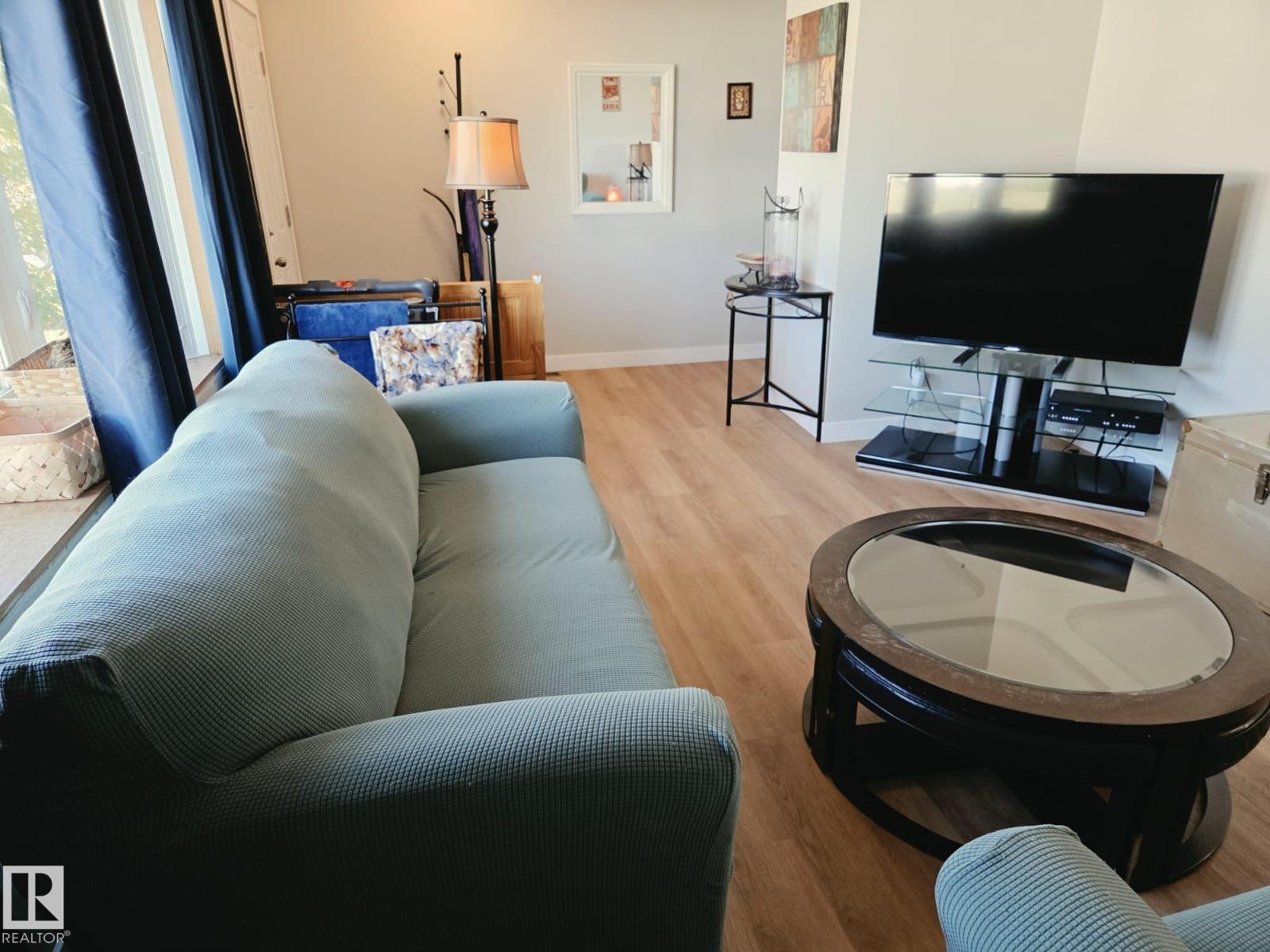 5807 51 Av Property Photo 6