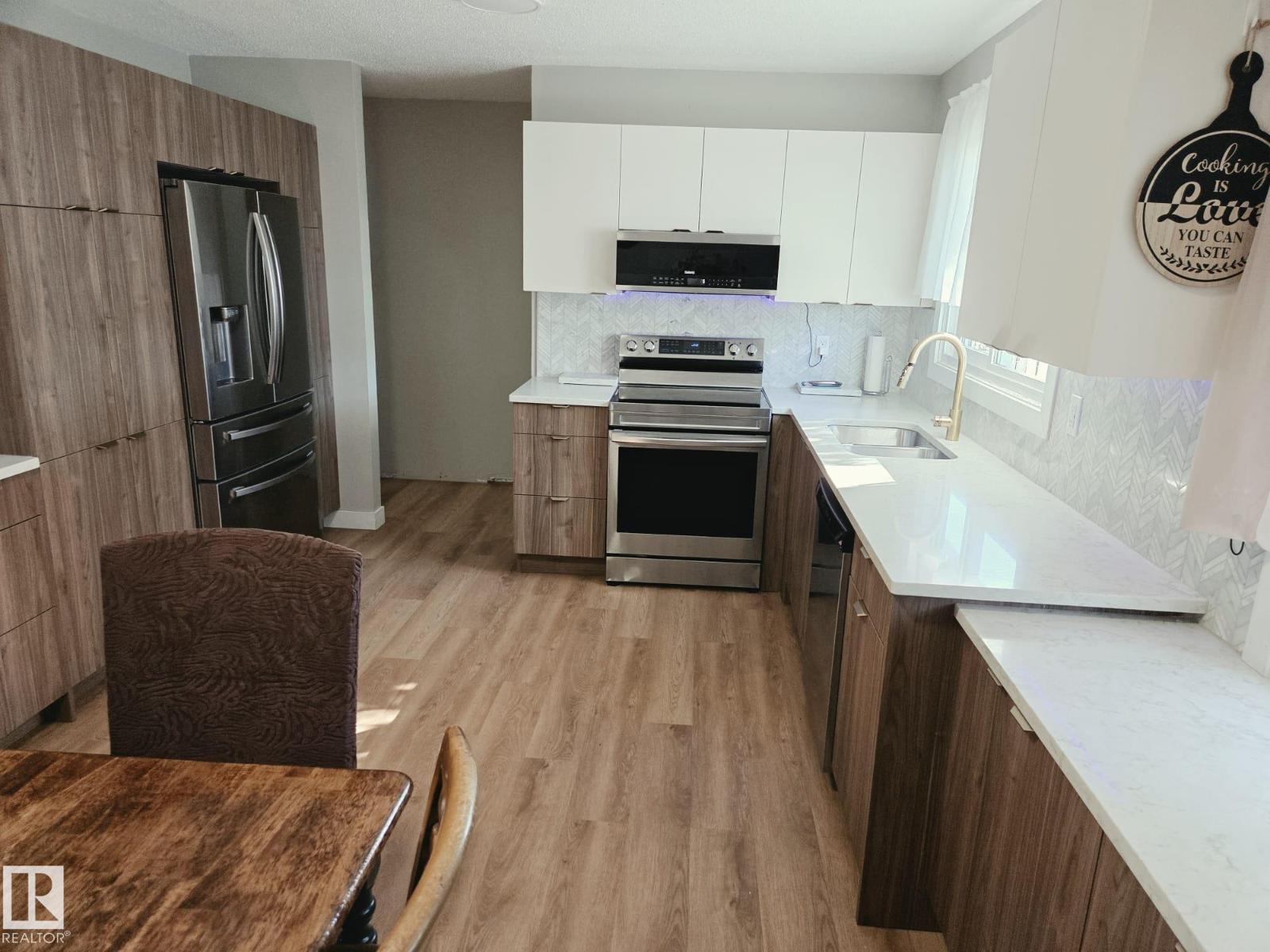 5807 51 Av Property Photo 7