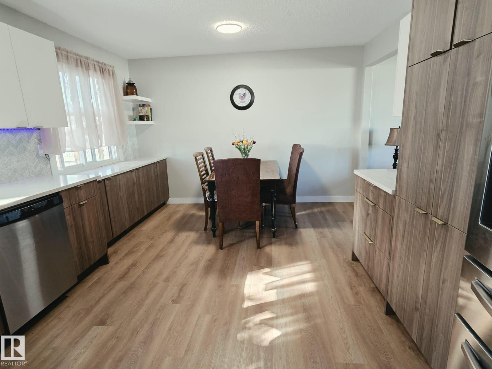 5807 51 Av Property Photo 8