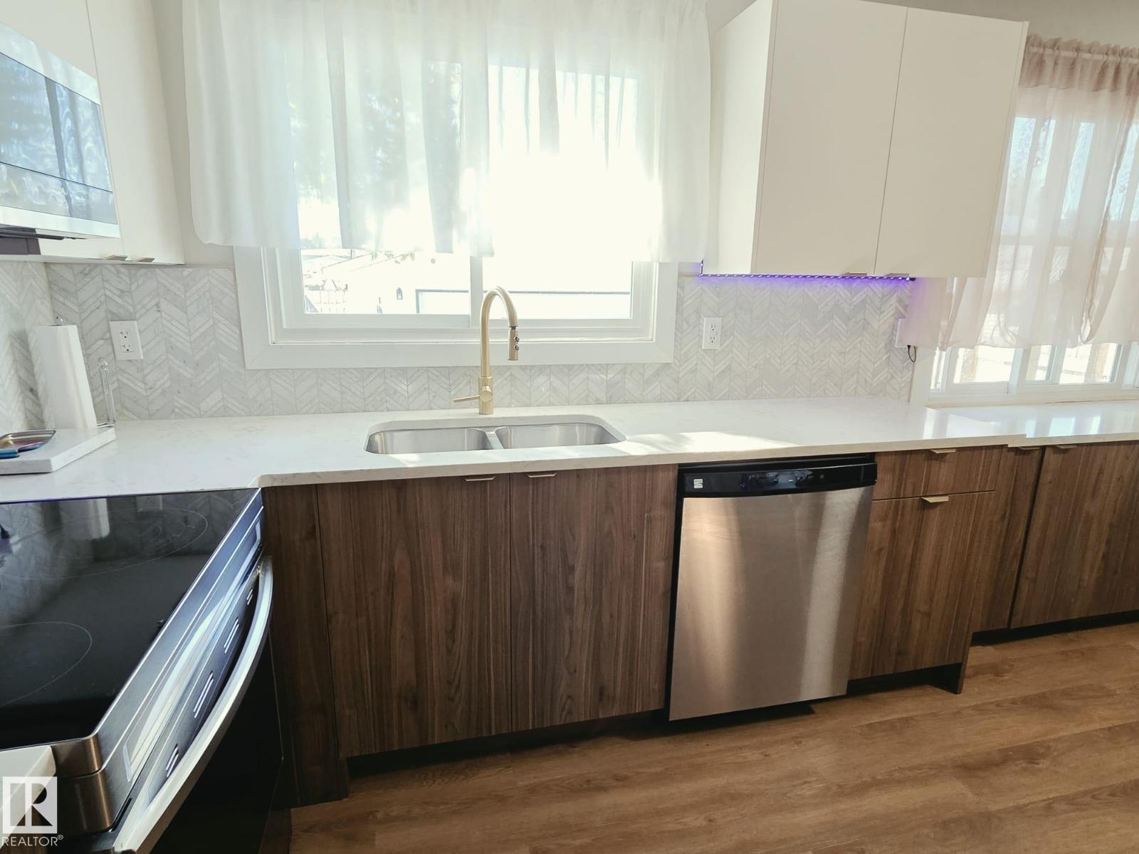 5807 51 Av Property Photo 9