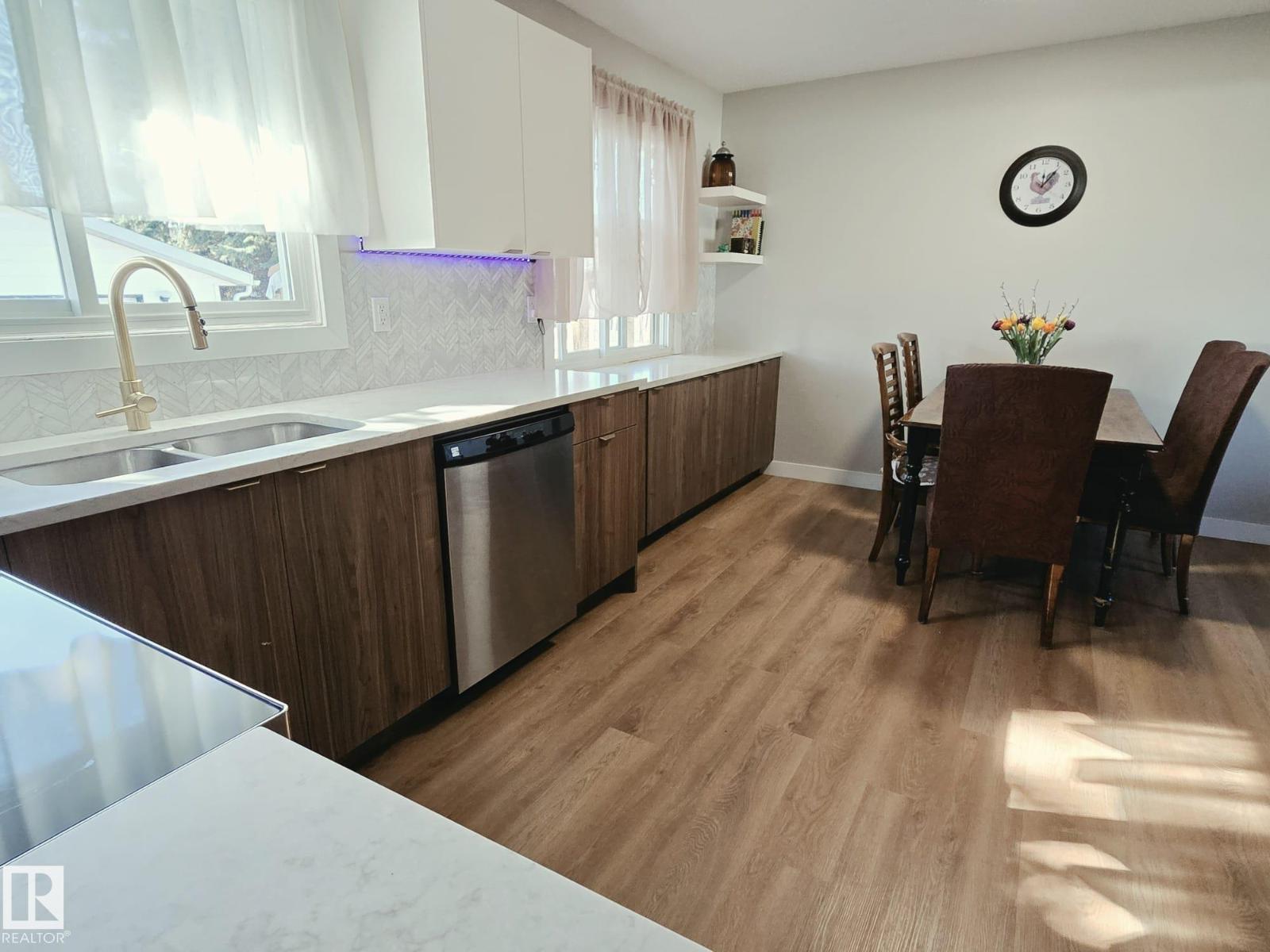 5807 51 Av Property Photo 10
