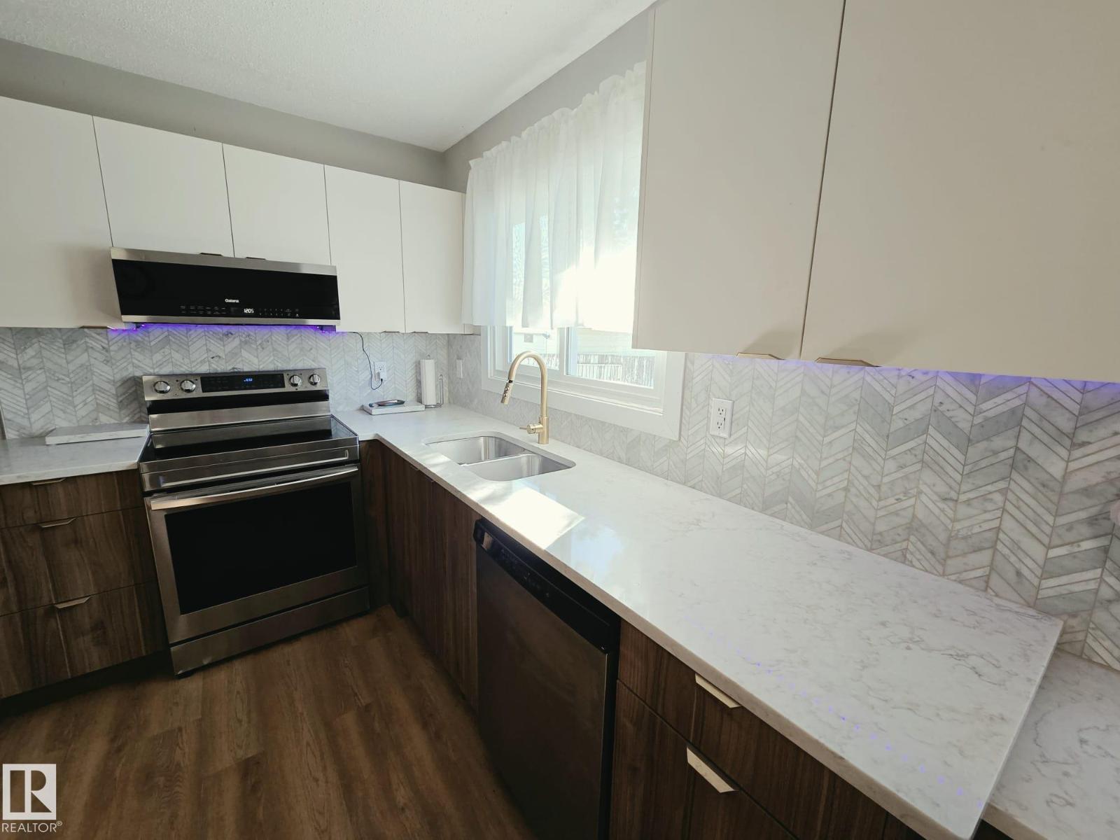 5807 51 Av Property Photo 12