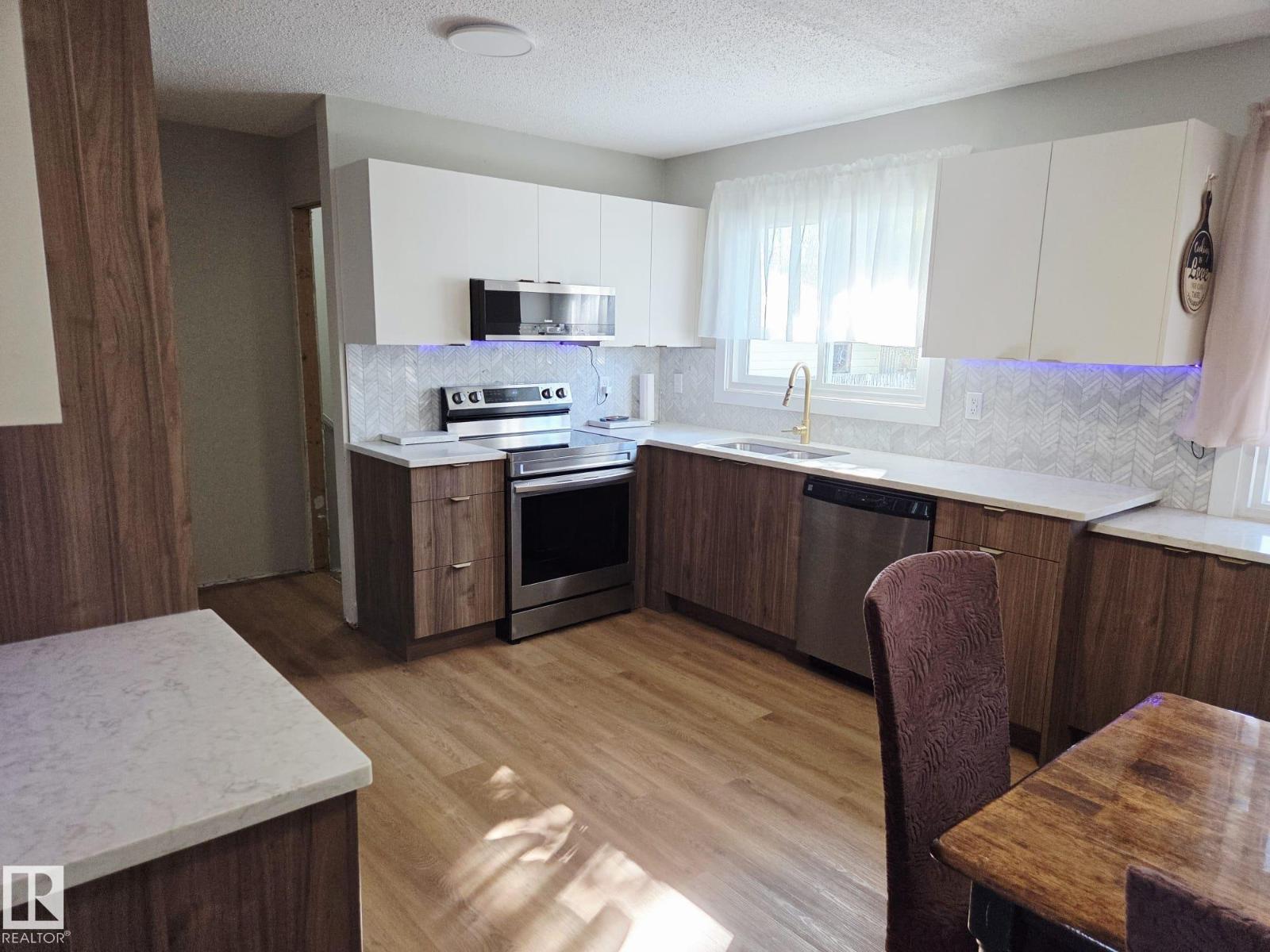 5807 51 Av Property Photo 14