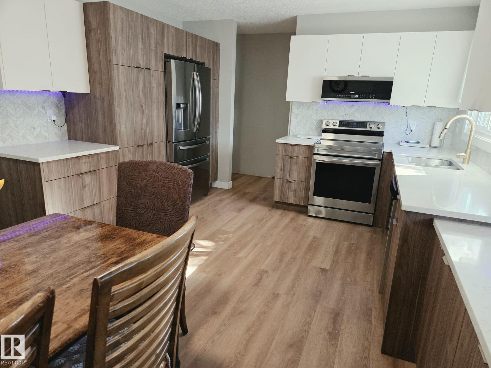 5807 51 Av Property Photo 16