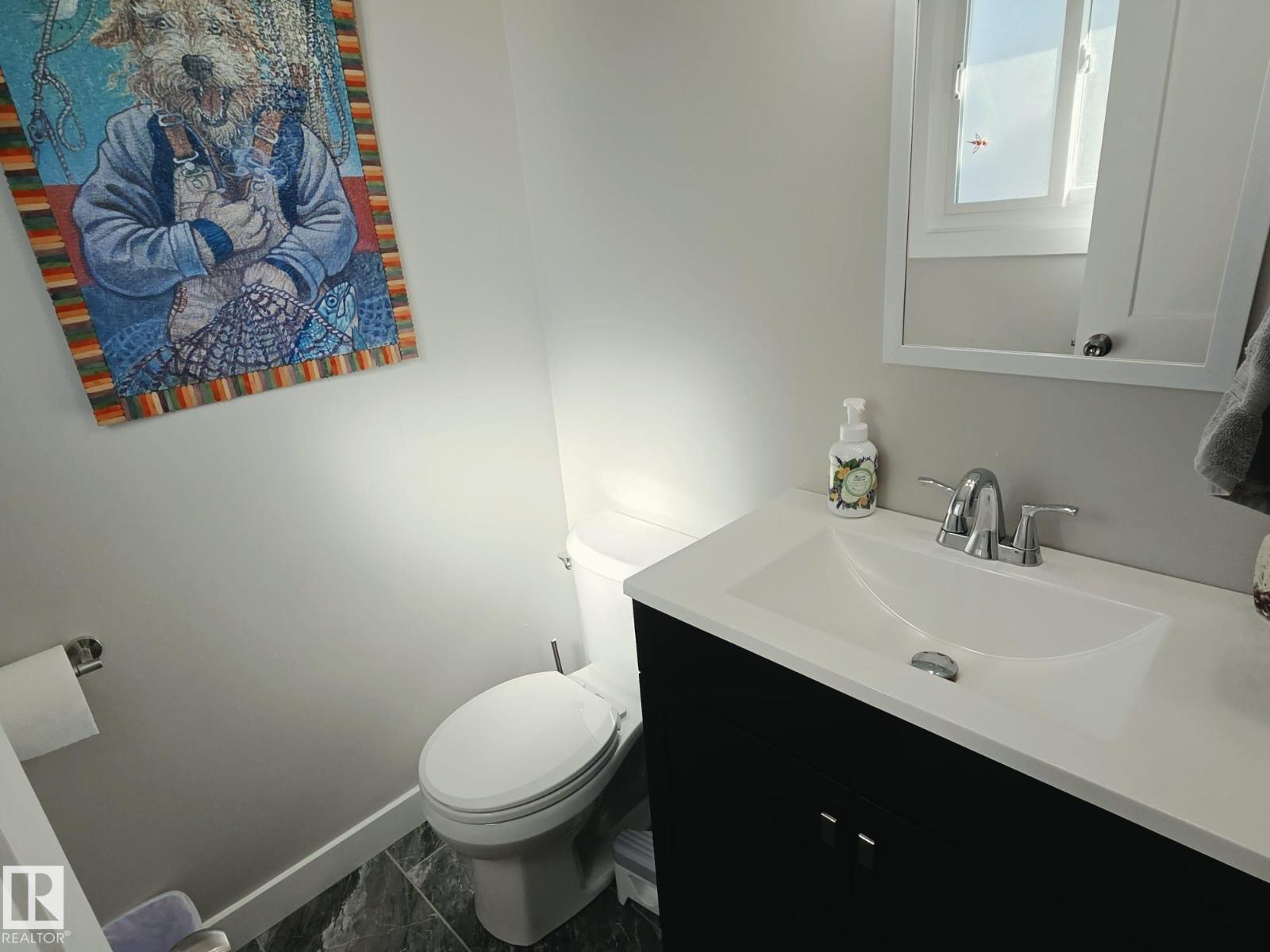 5807 51 Av Property Photo 22