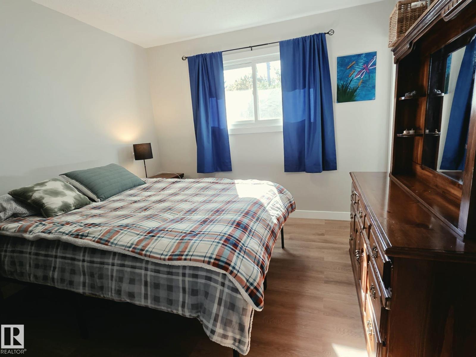 5807 51 Av Property Photo 24