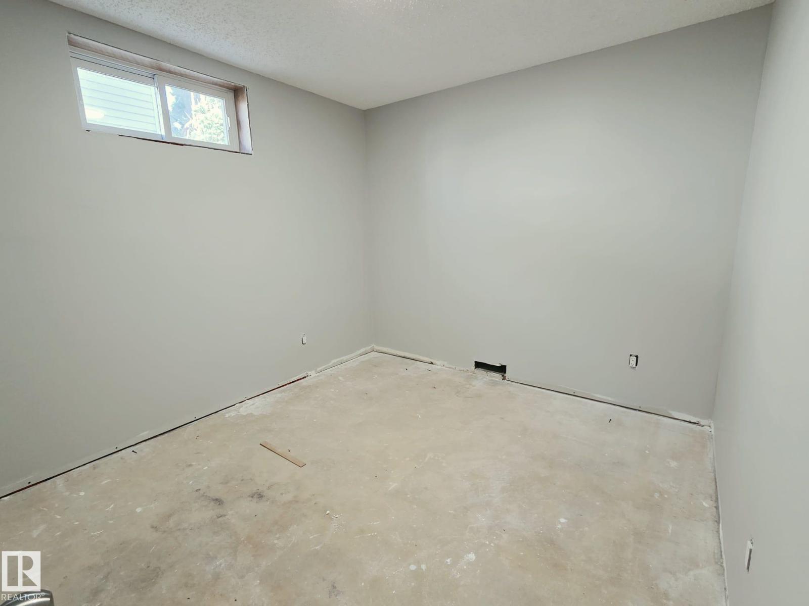 5807 51 Av Property Photo 28