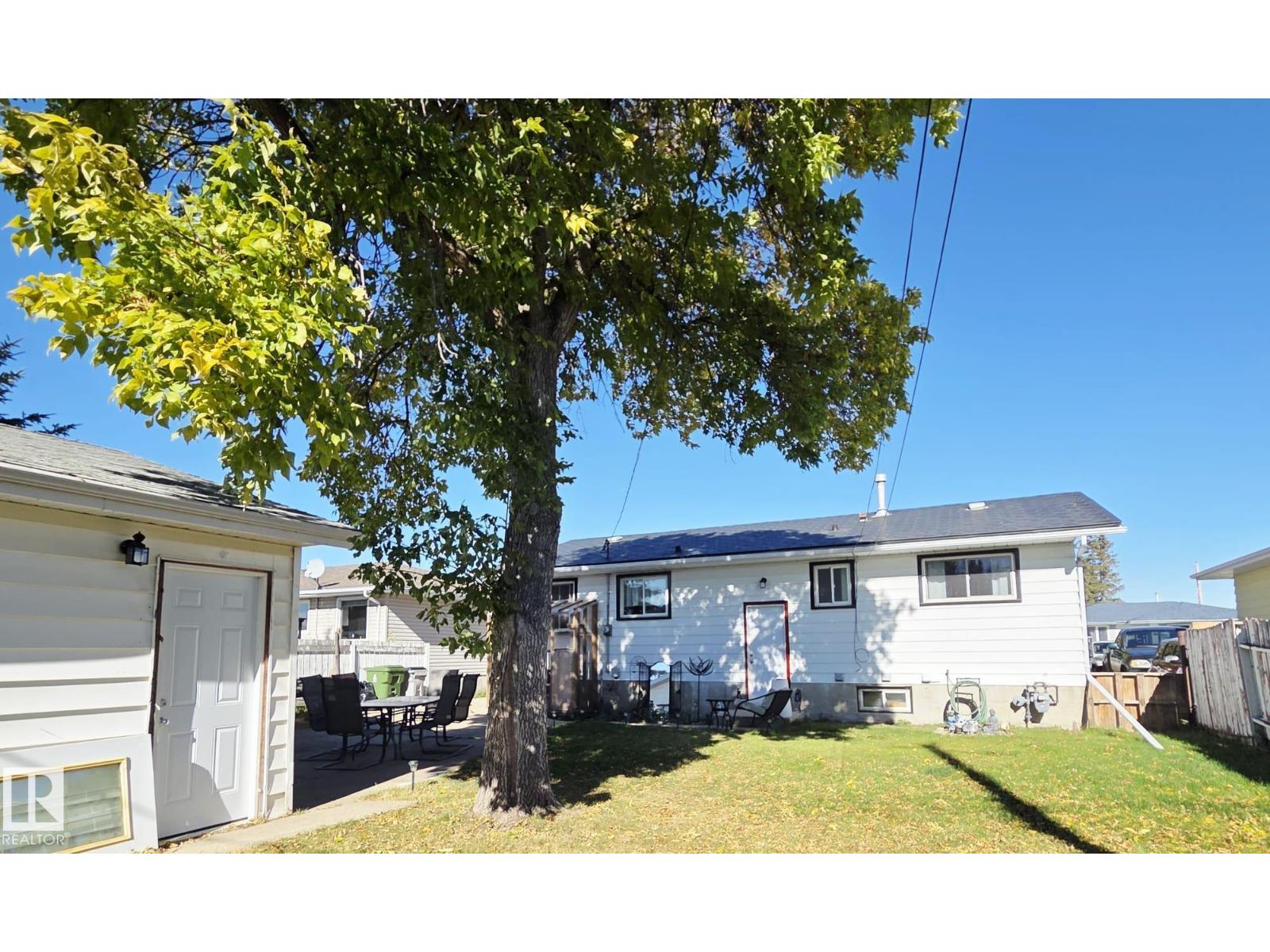 5807 51 Av Property Photo 31