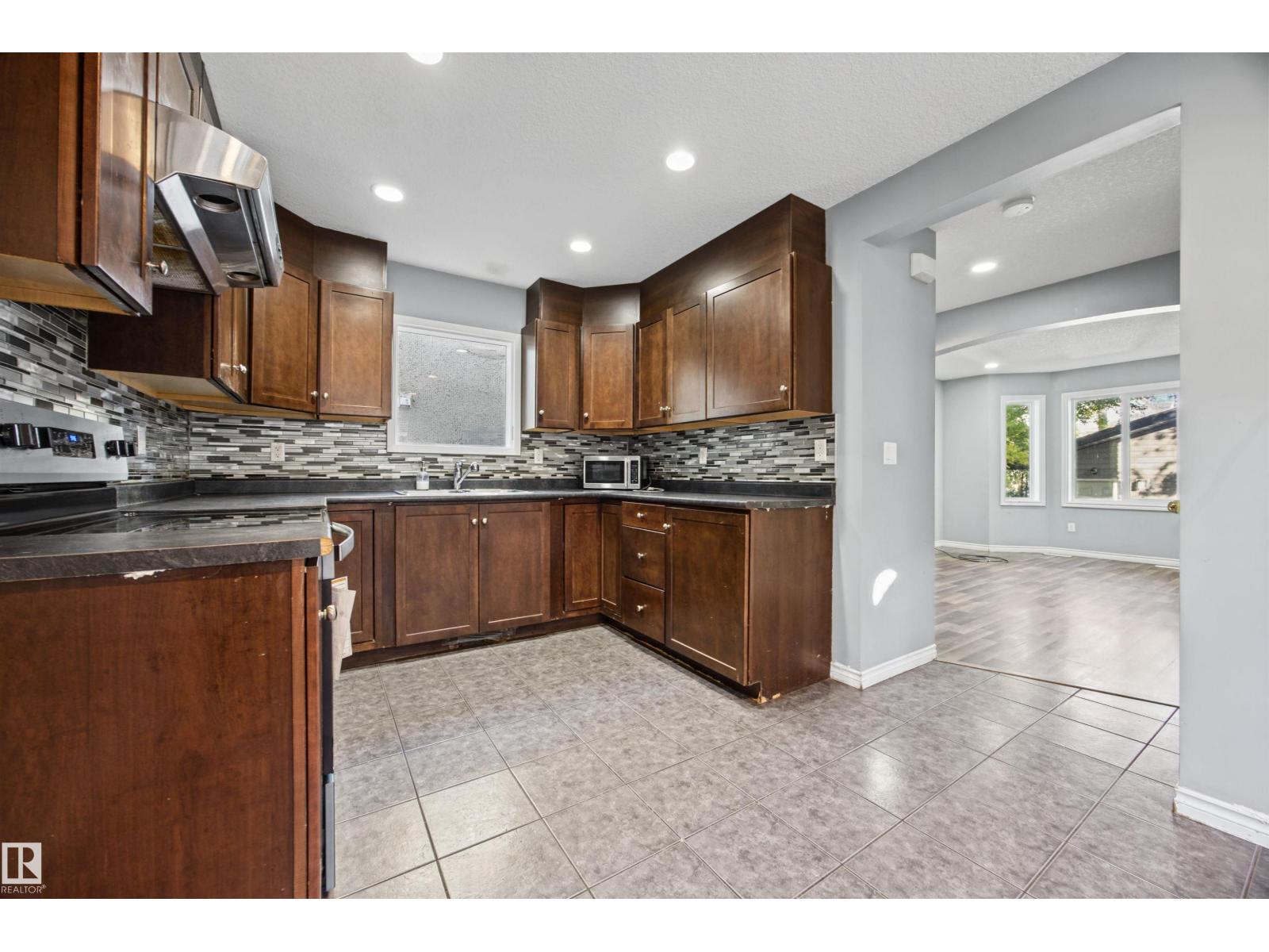 9626 106 Av Nw Property Photo 13