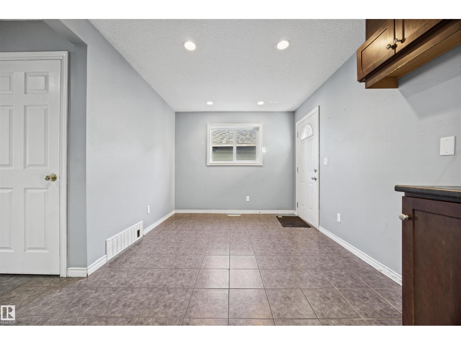 9626 106 Av Nw Property Photo 15