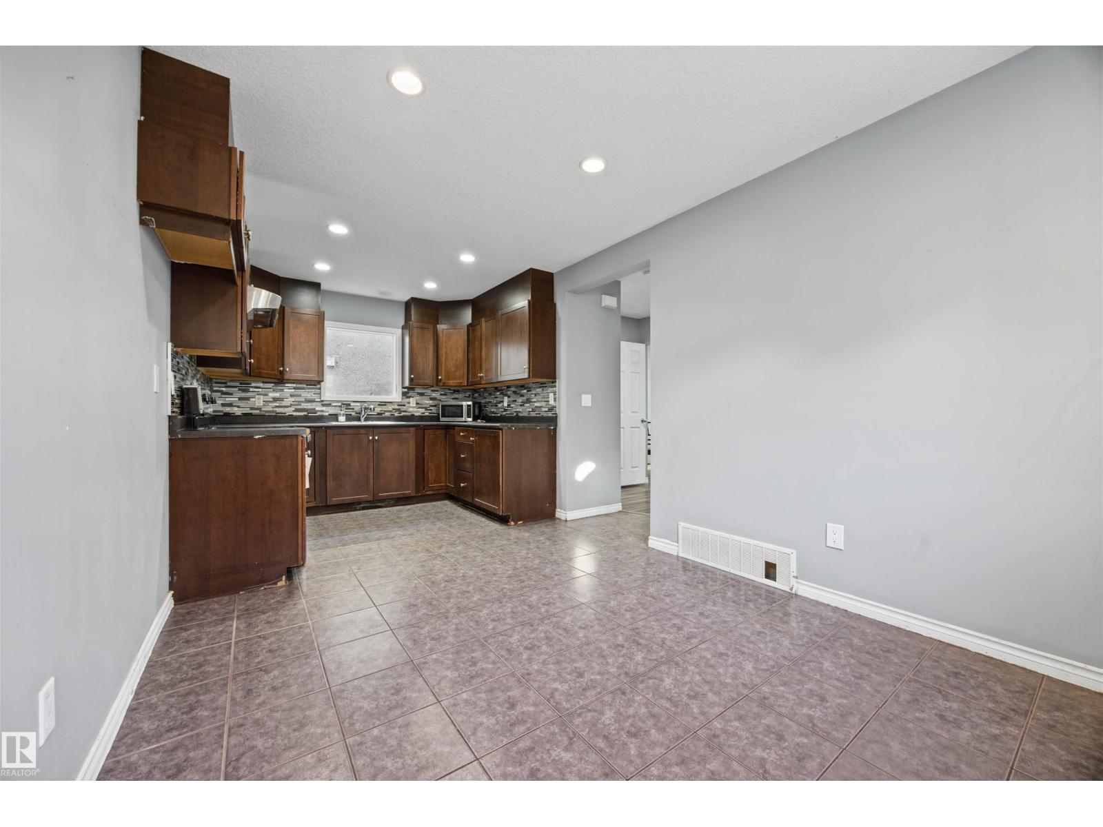 9626 106 Av Nw Property Photo 17