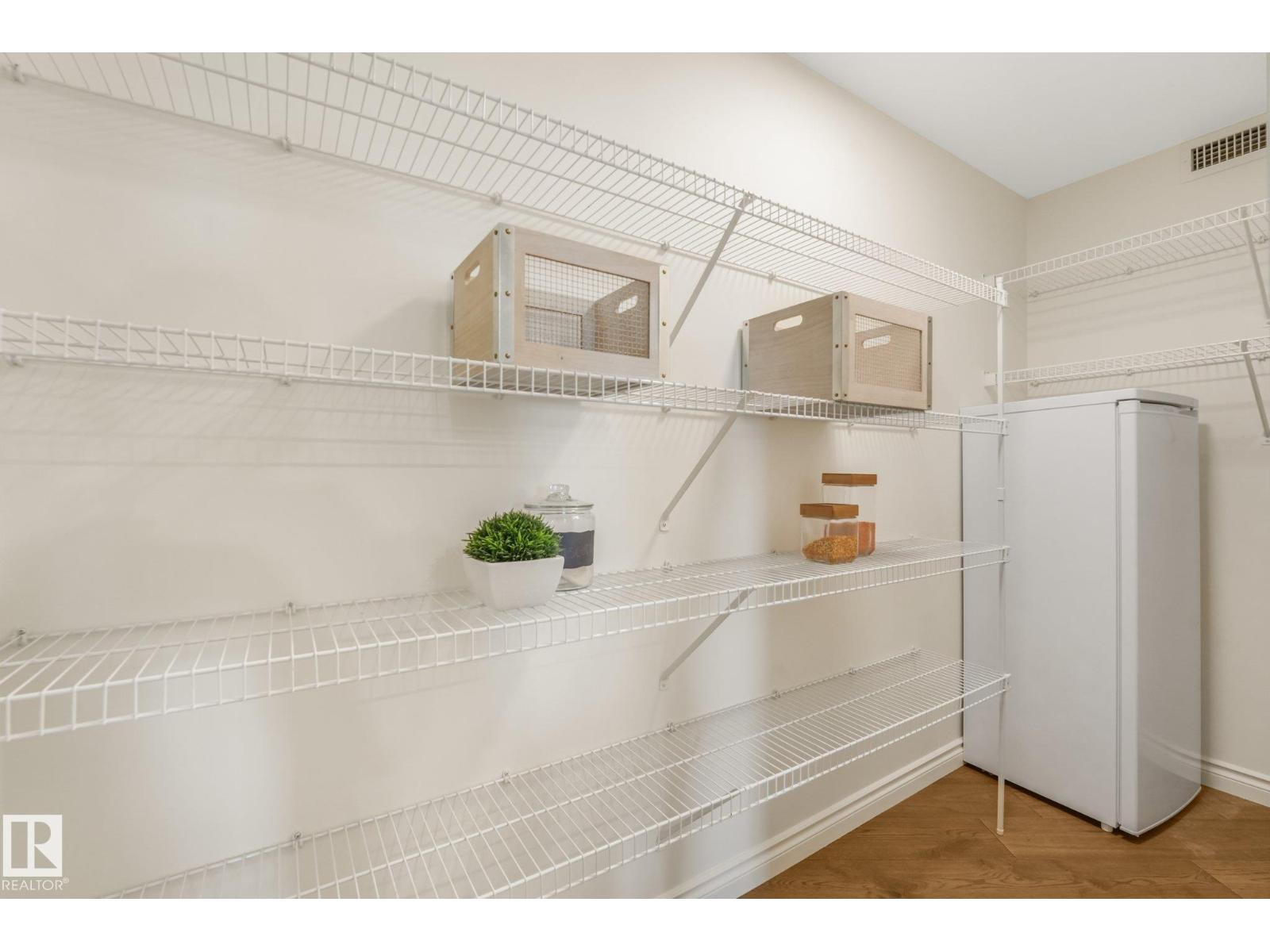 #902 10108 125 St Nw Property Photo 15