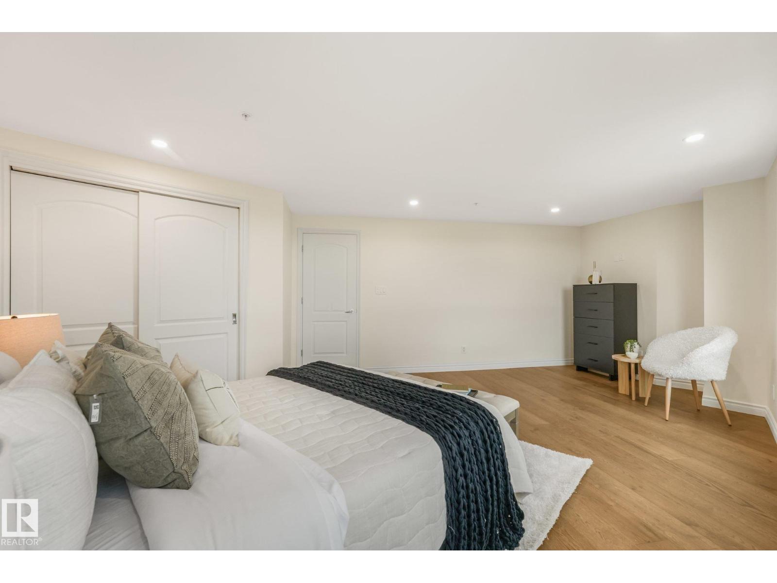 #902 10108 125 St Nw Property Photo 38