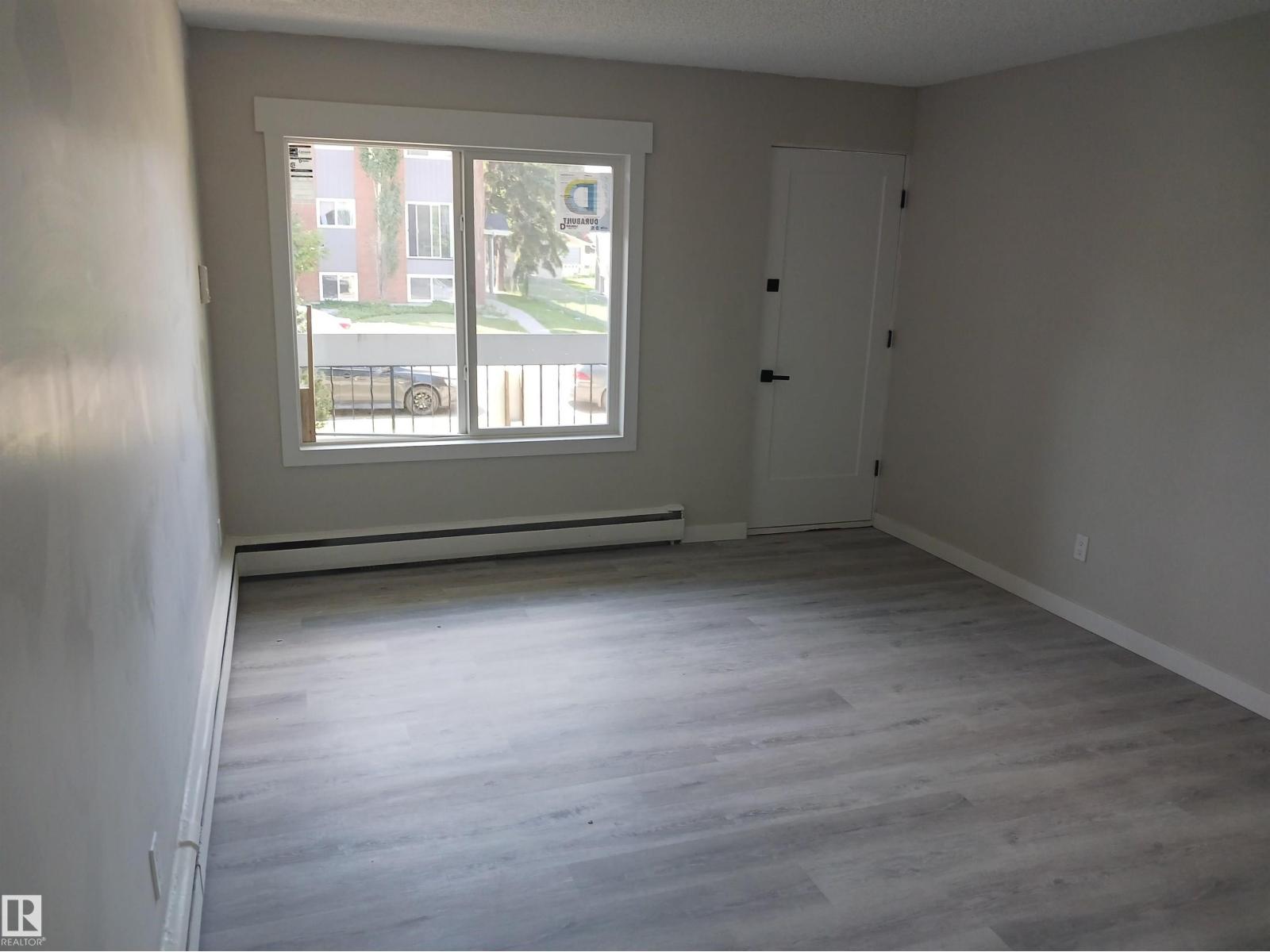 #2 10045 154 St Nw Property Photo 3
