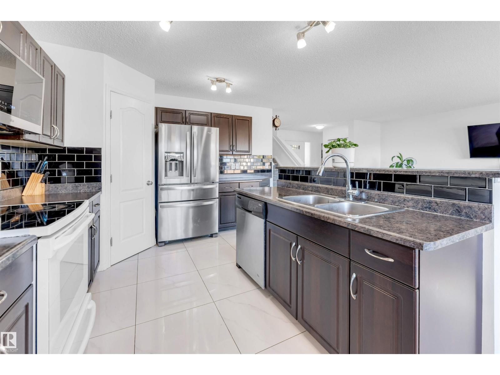3908 166 Av Nw Property Photo 19