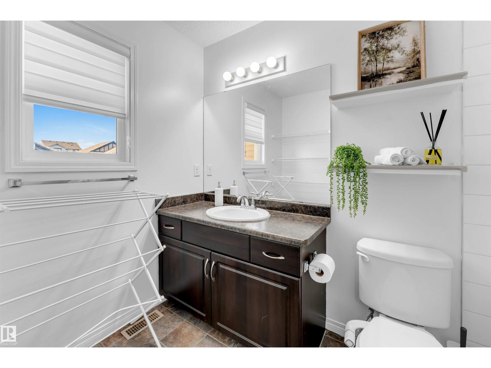 3908 166 Av Nw Property Photo 37
