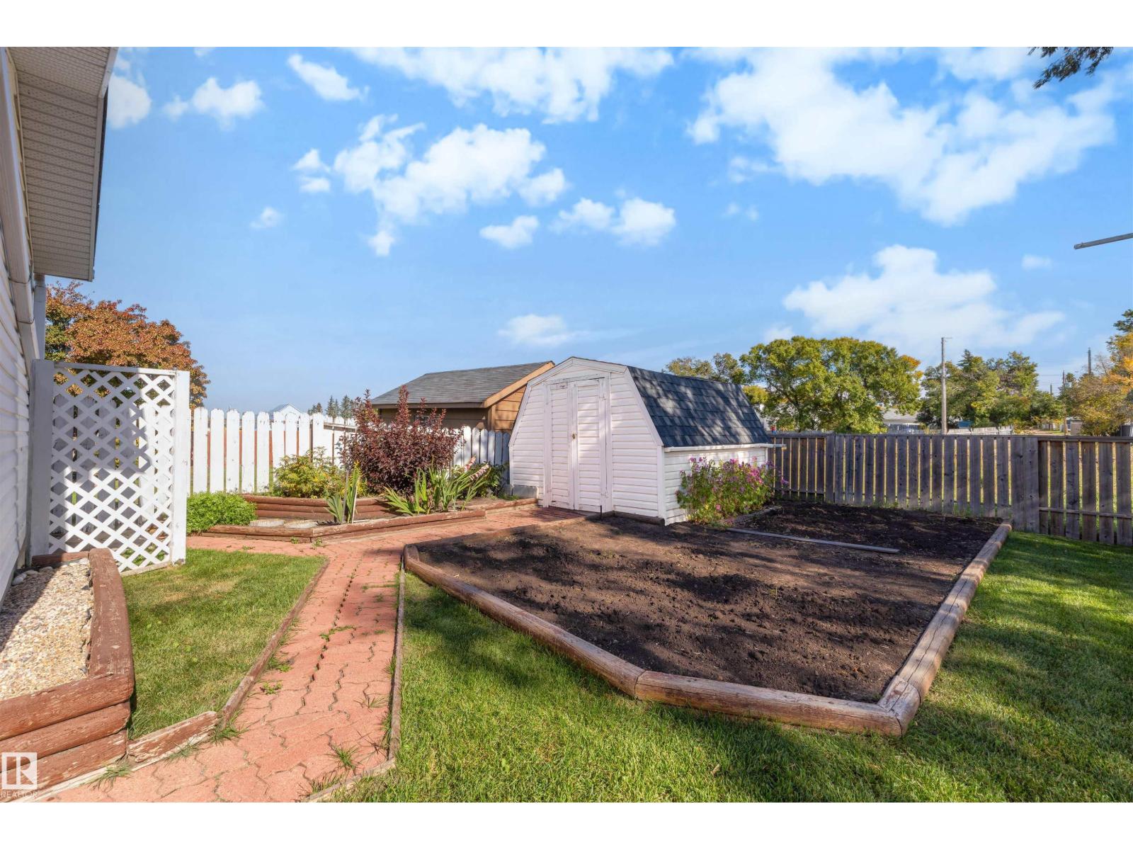 9703 104 St Property Photo 4
