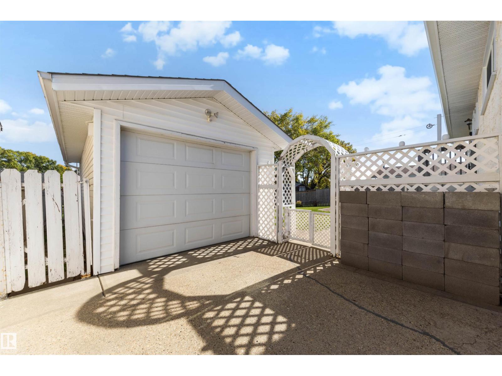 9703 104 St Property Photo 28