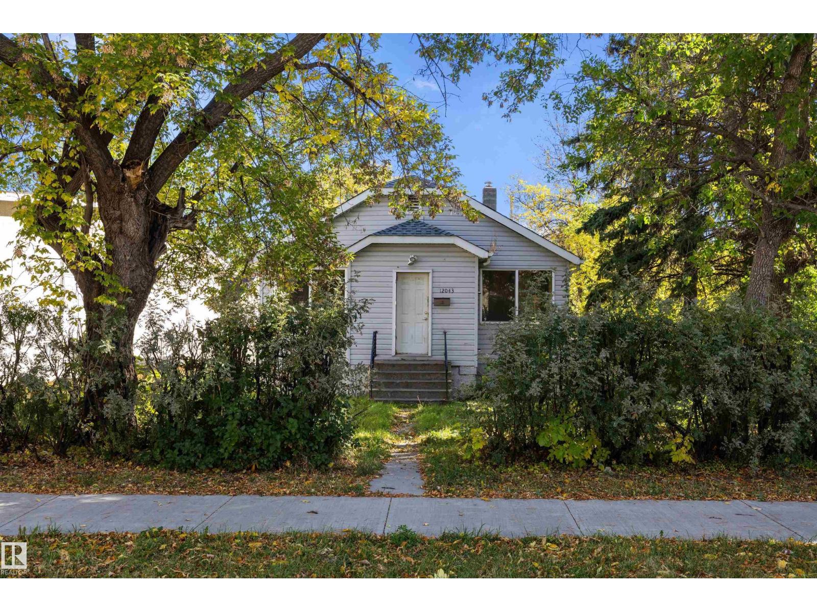 12043 87 St Nw Property Photo 1