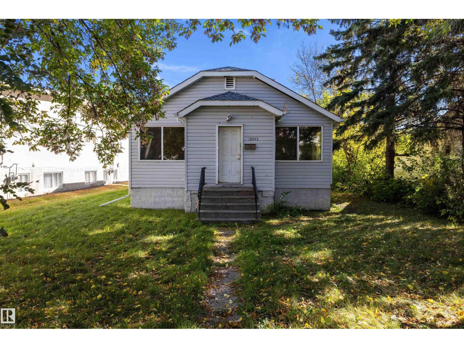 12043 87 St Nw Property Photo 2