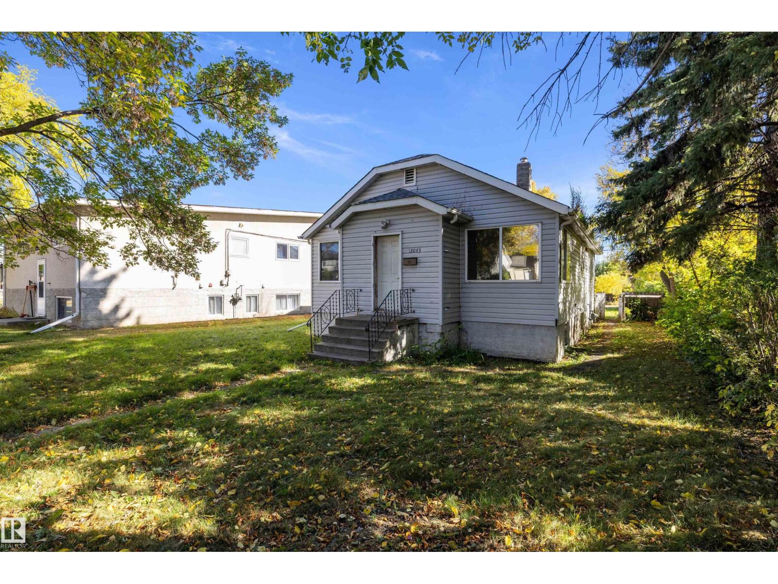 12043 87 St Nw Property Photo 3