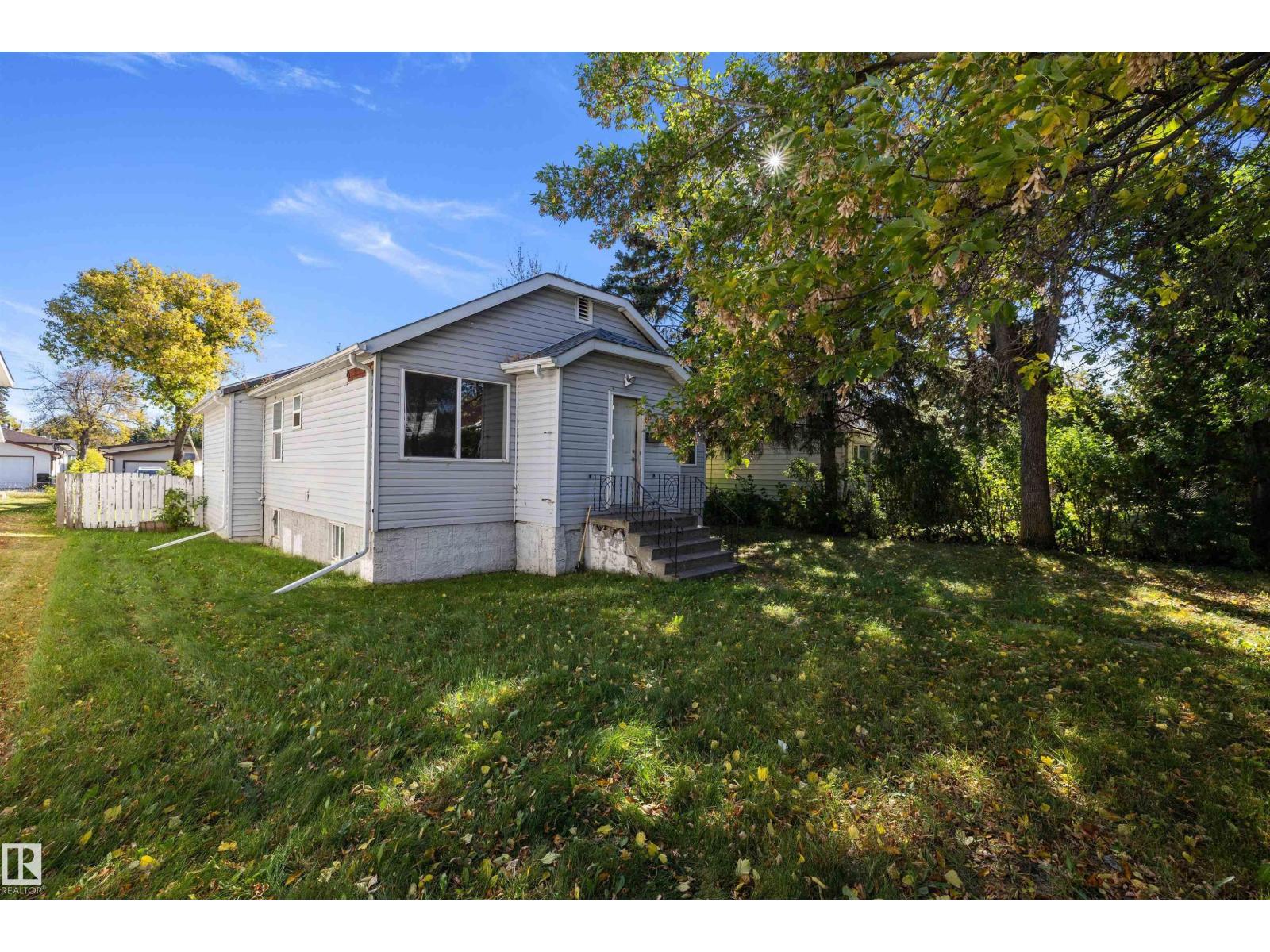 12043 87 St Nw Property Photo 4