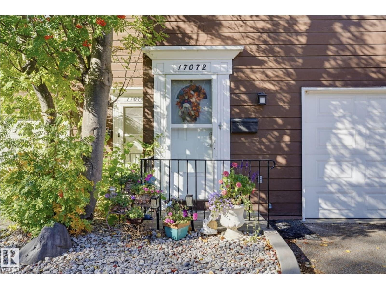 17072 67 Av Nw Property Photo 1