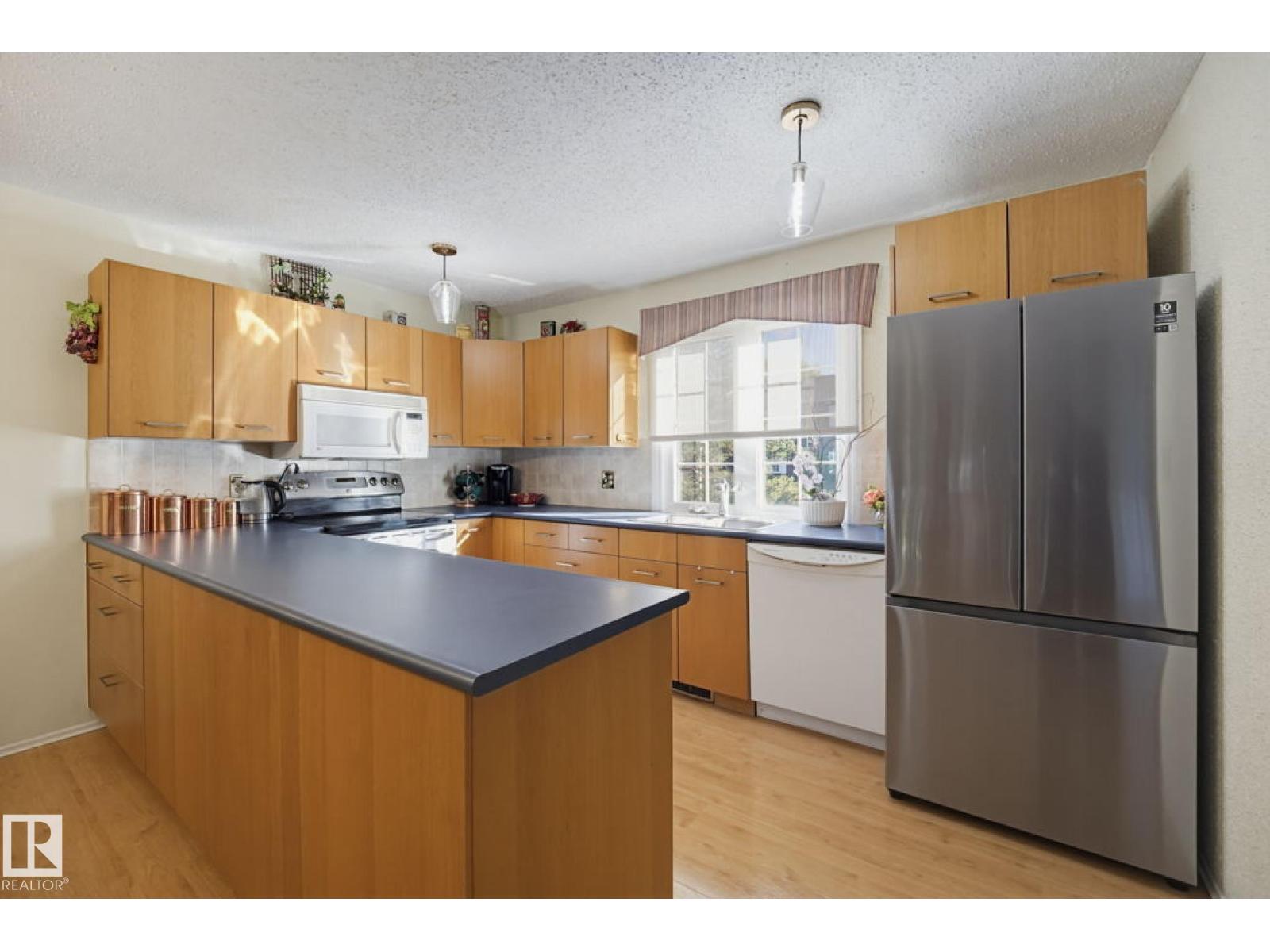 17072 67 Av Nw Property Photo 9