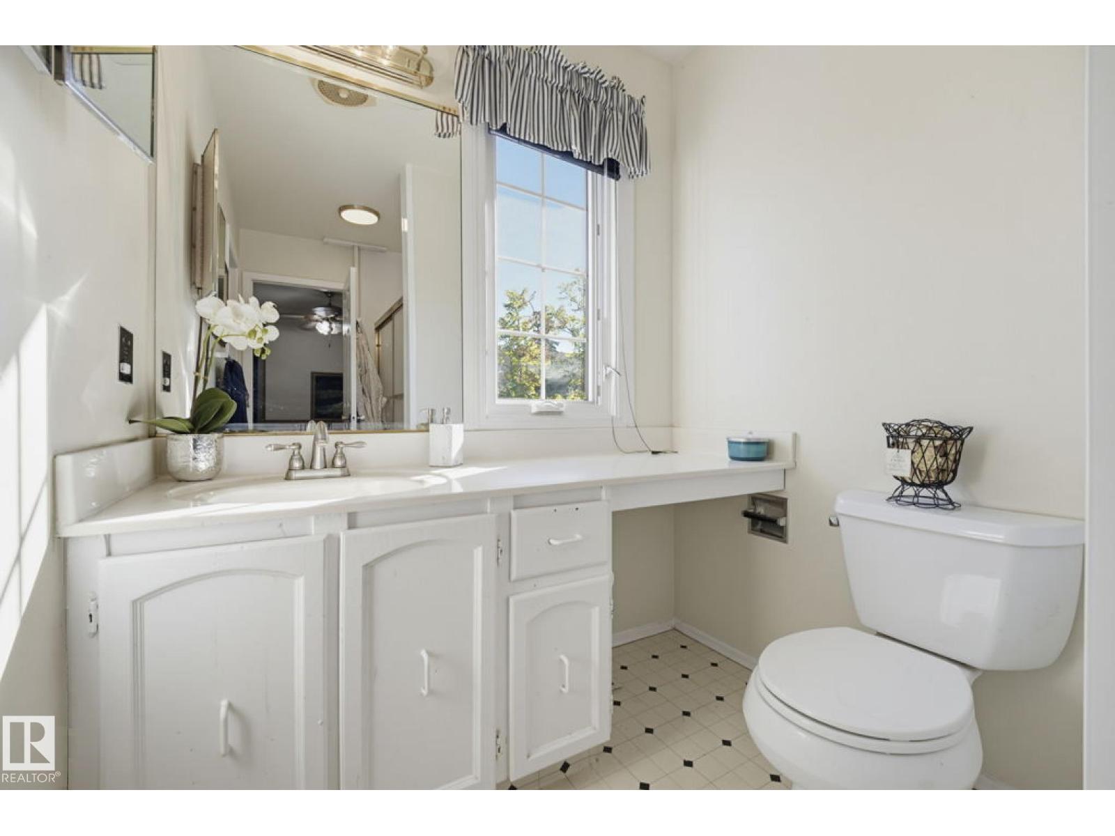 17072 67 Av Nw Property Photo 11