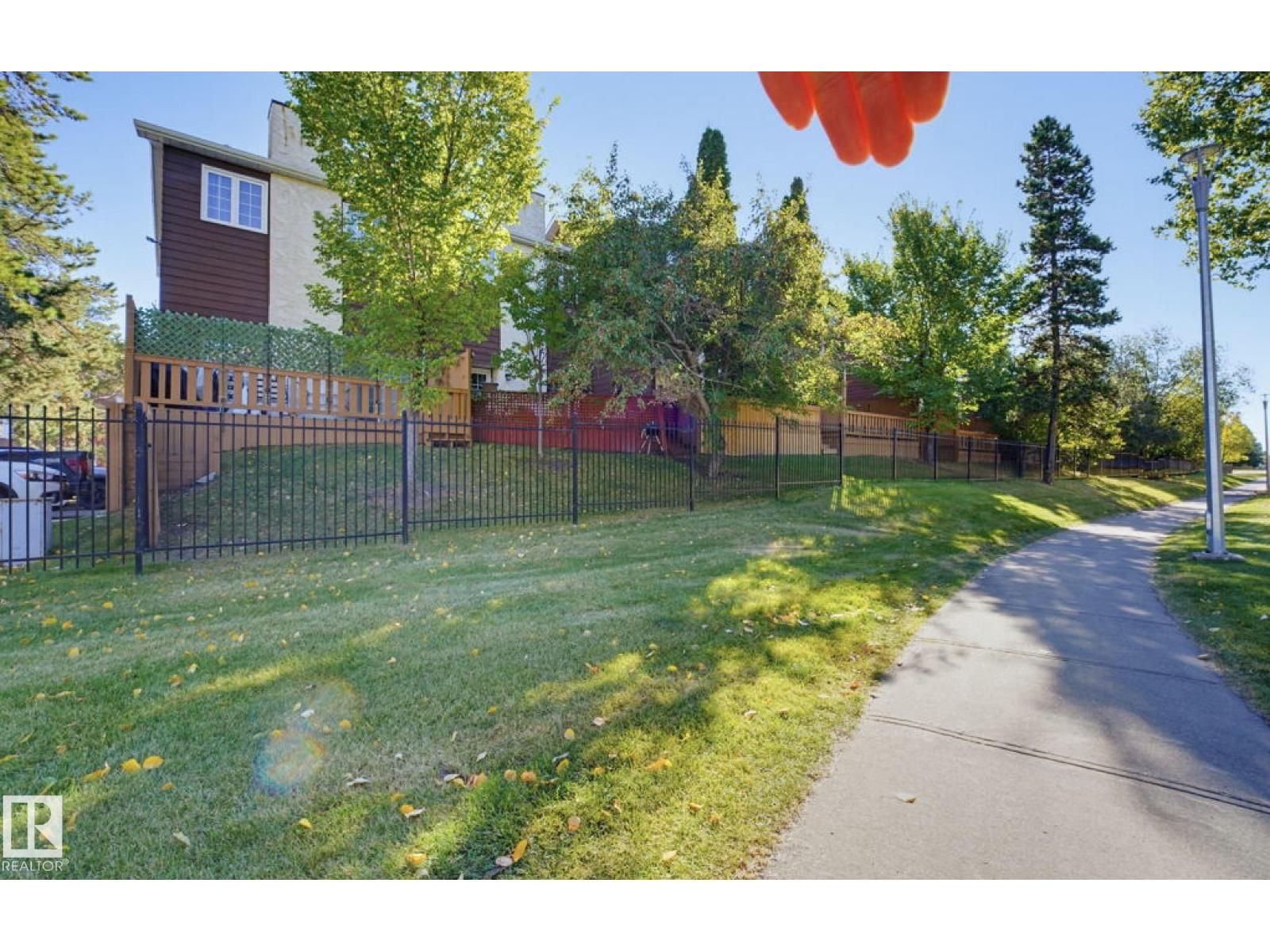 17072 67 Av Nw Property Photo 18