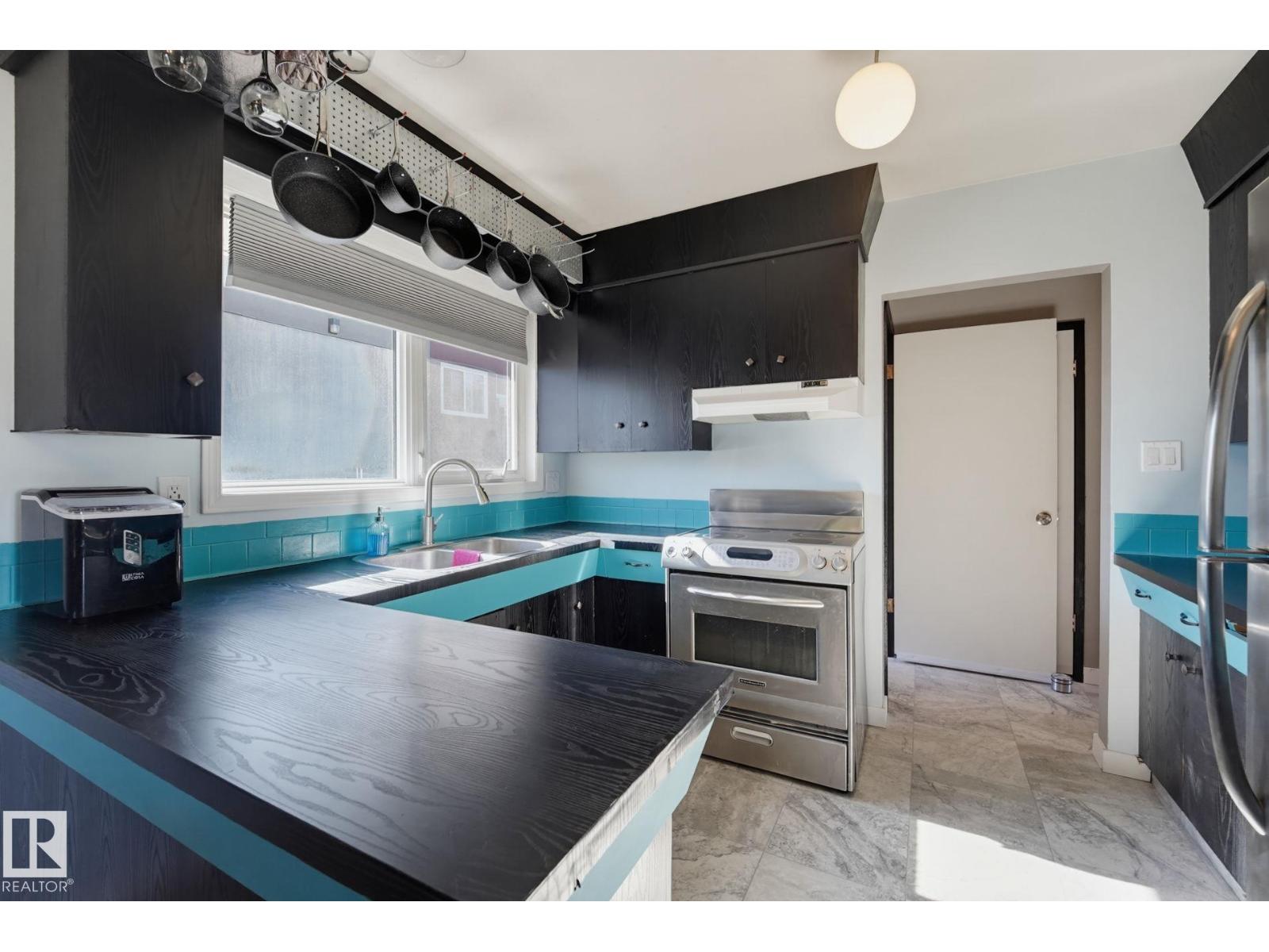 10207 & 10209 120 Av Nw Property Photo 12