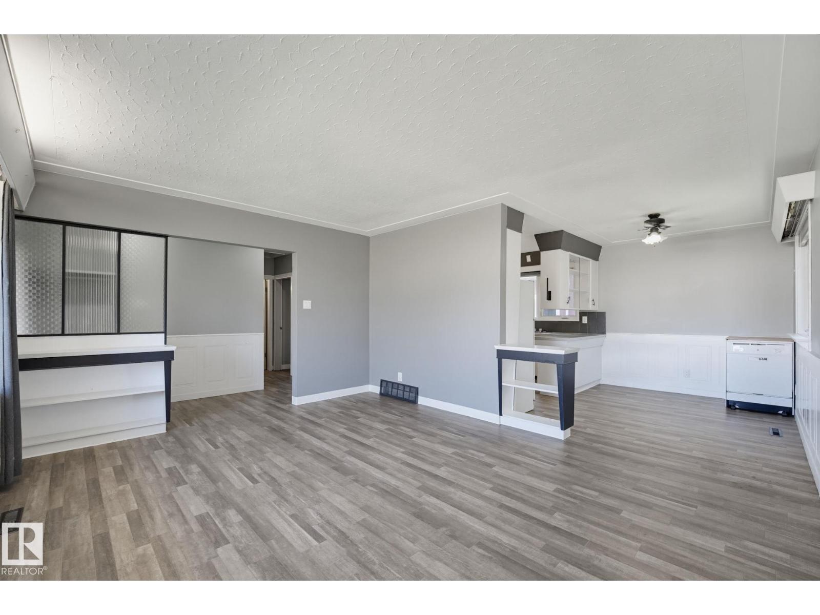 10207 & 10209 120 Av Nw Property Photo 35
