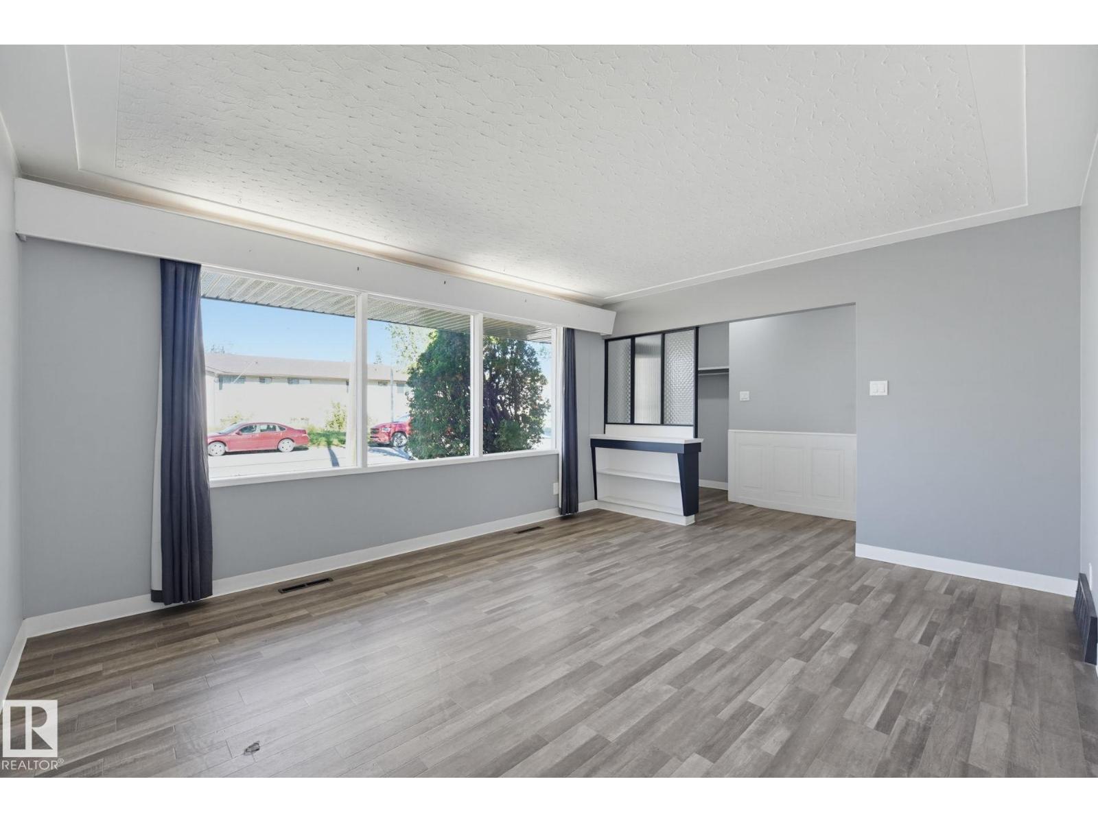 10207 & 10209 120 Av Nw Property Photo 36
