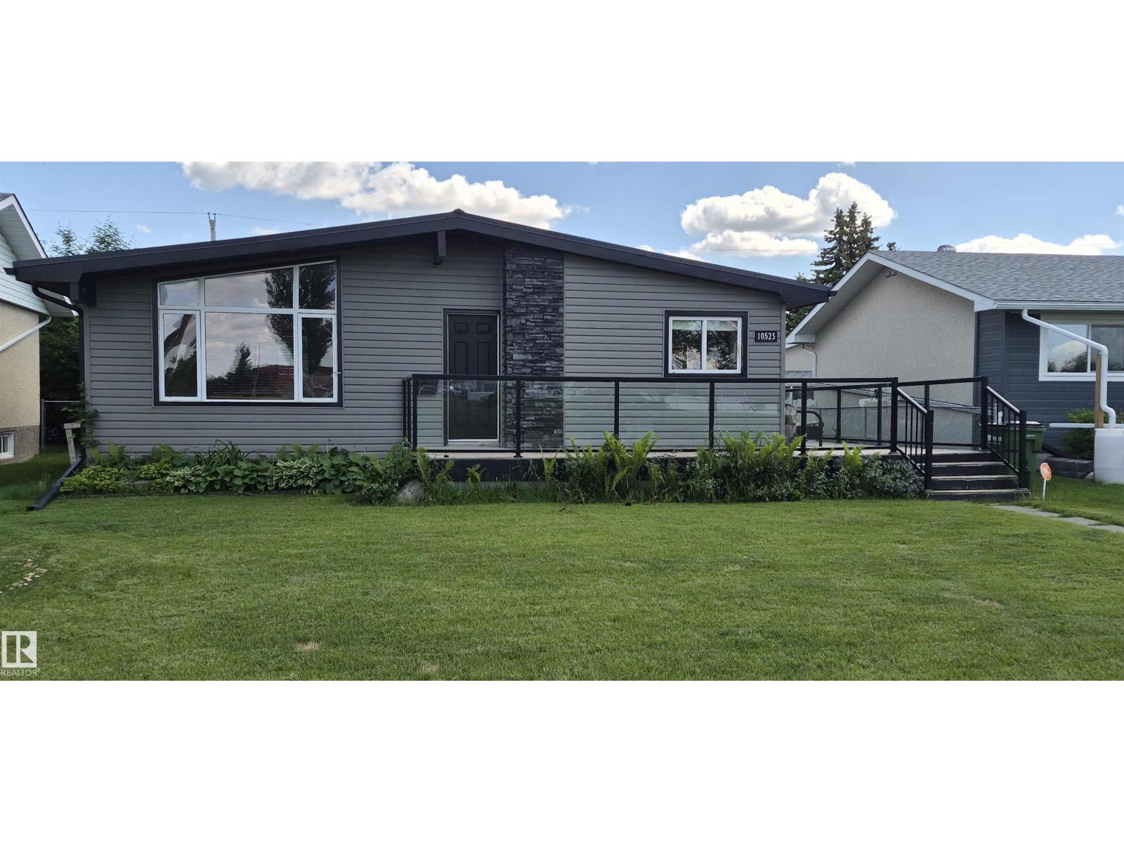 10523 105 St Property Photo 2