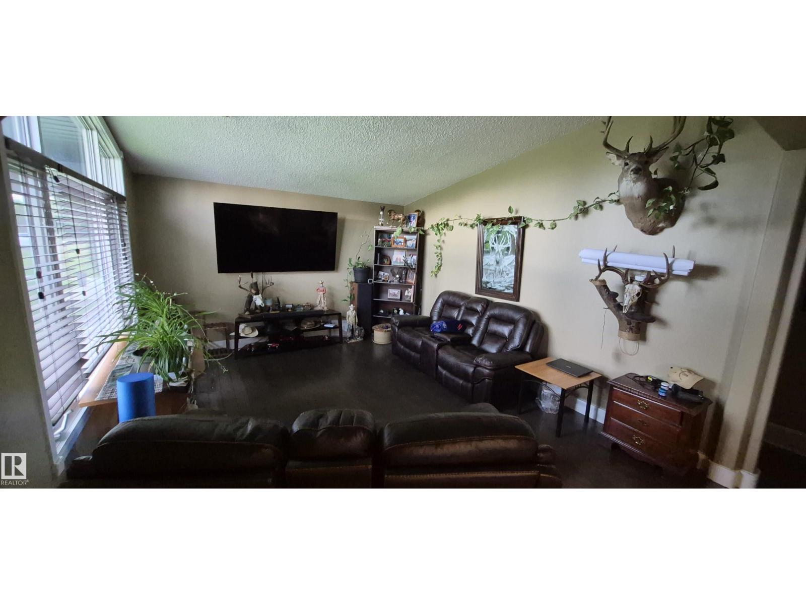 10523 105 St Property Photo 9