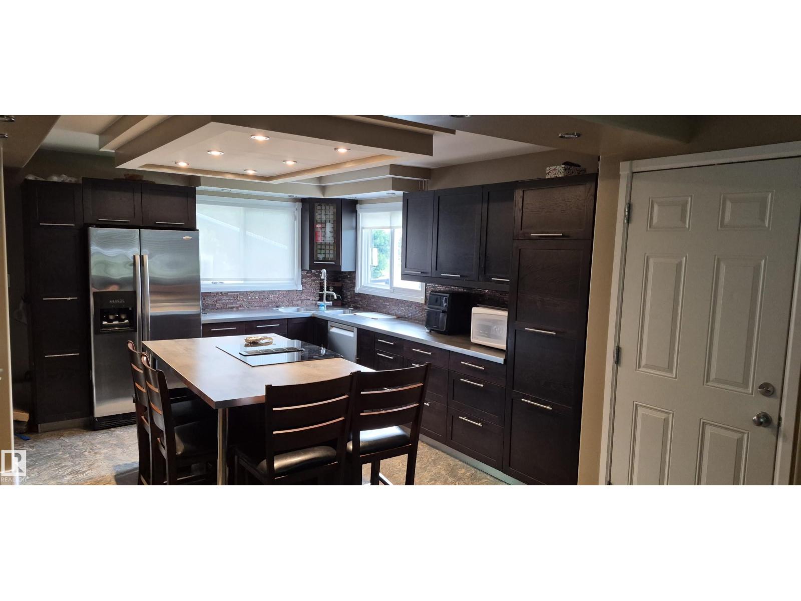 10523 105 St Property Photo 11