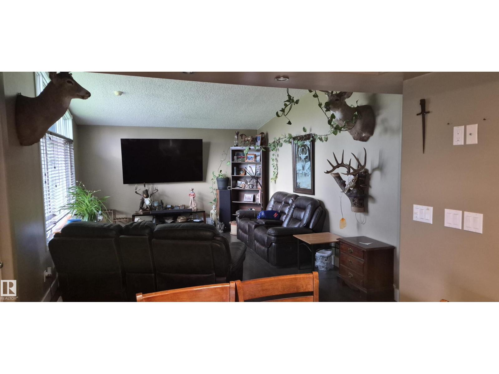 10523 105 St Property Photo 15