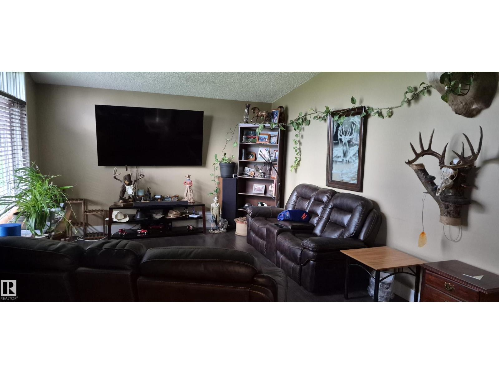 10523 105 St Property Photo 16