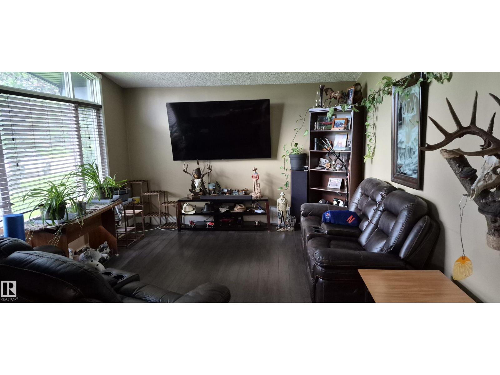 10523 105 St Property Photo 17