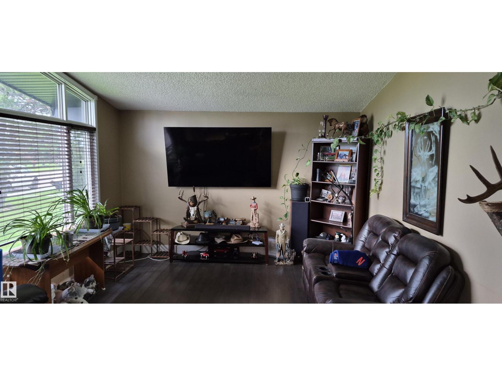 10523 105 St Property Photo 18