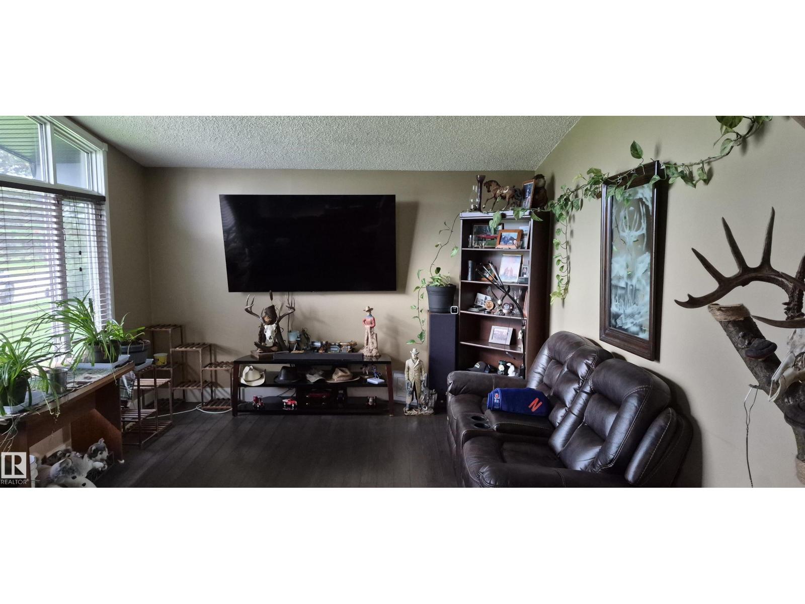 10523 105 St Property Photo 19