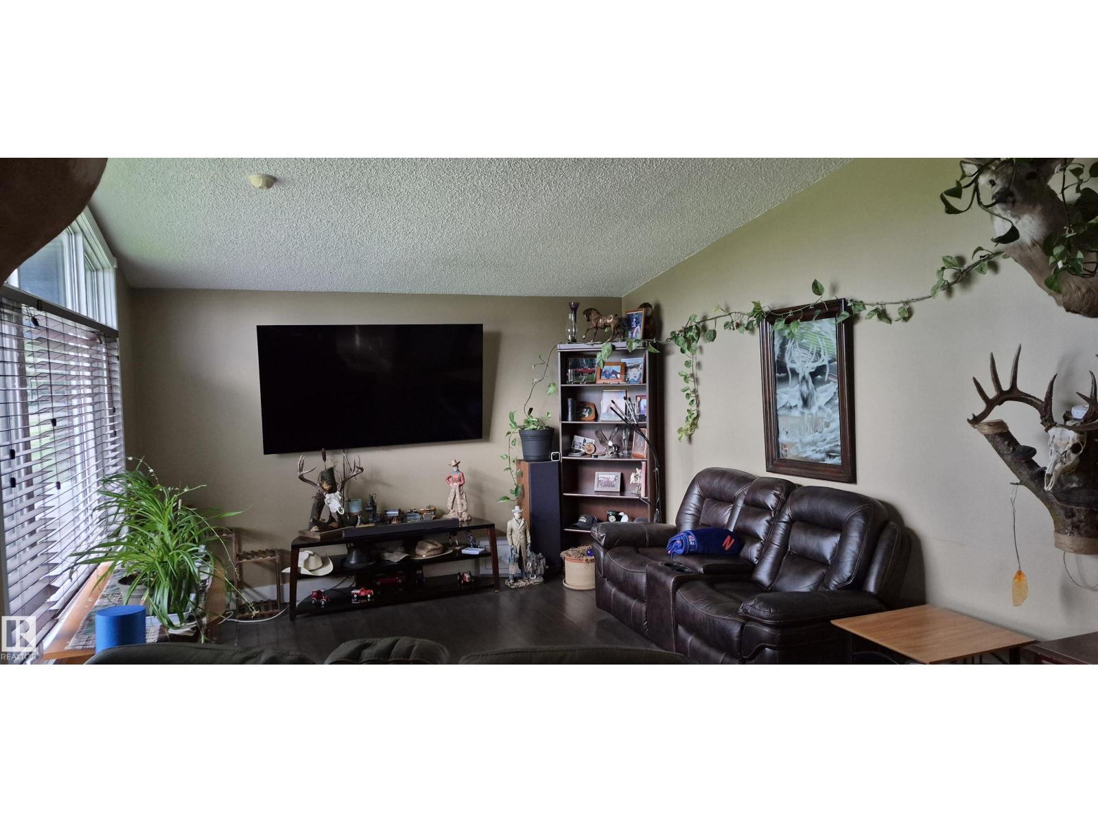 10523 105 St Property Photo 20