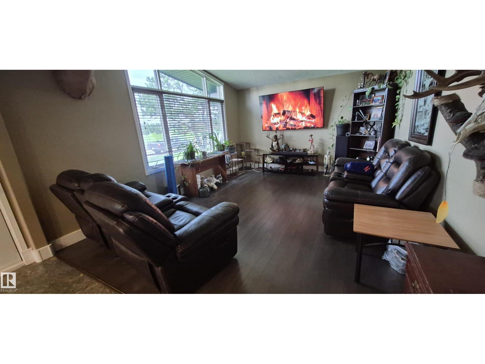 10523 105 St Property Photo 23