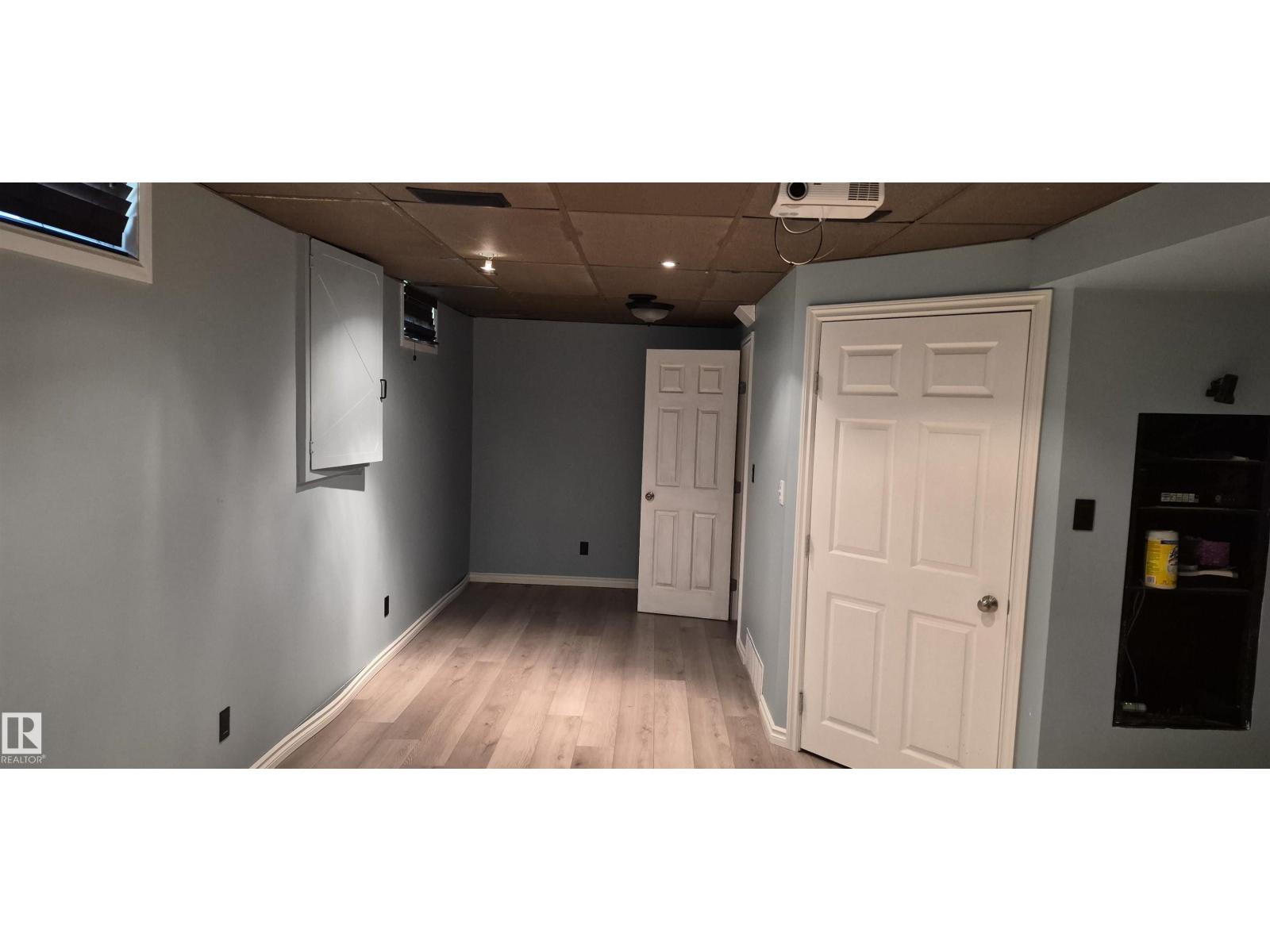 10523 105 St Property Photo 27