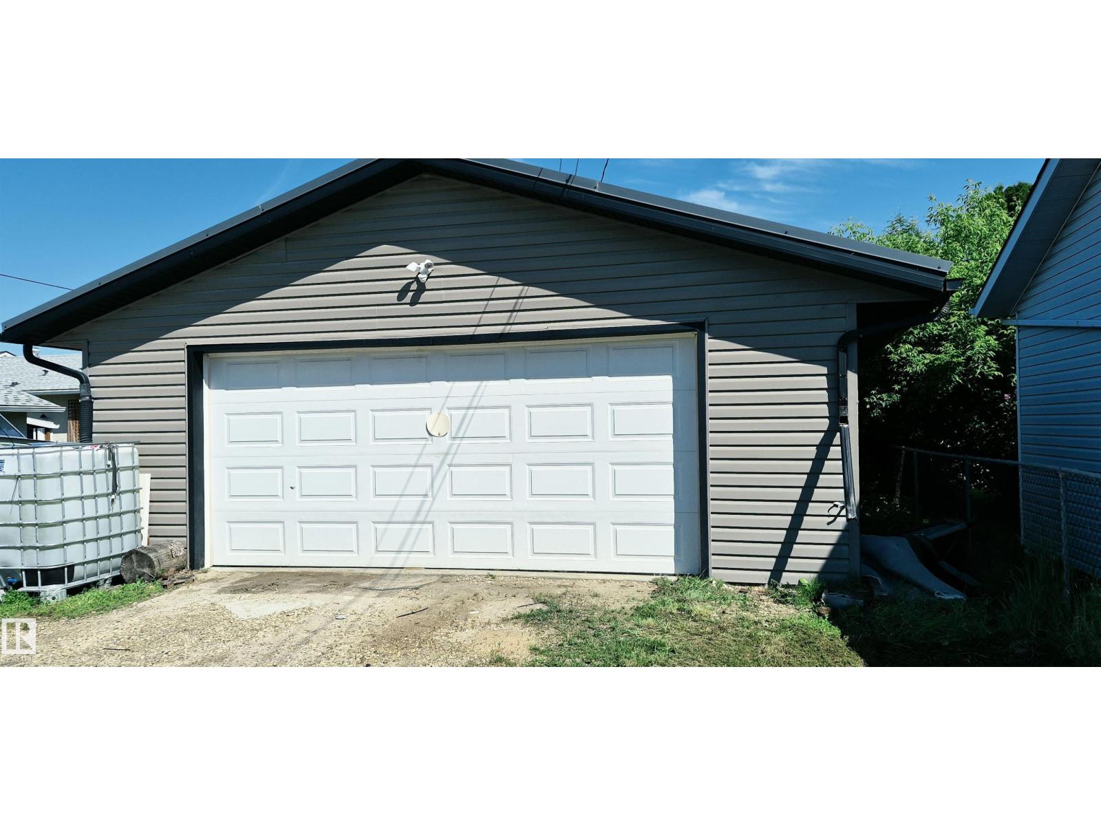 10523 105 St Property Photo 32