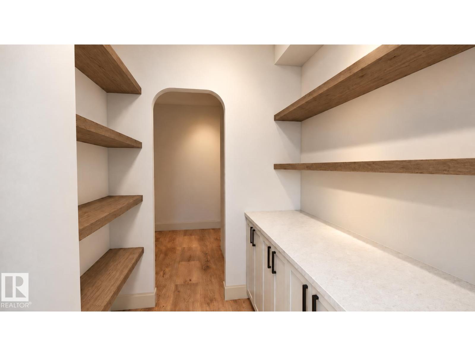 10405 104 St Property Photo 4